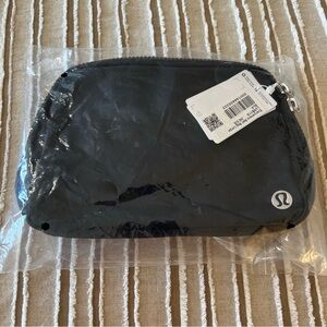 NWT Lululemon Everywhere Women's Belt Bag Black